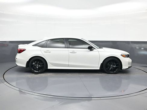 Used 2025 Honda Civic Sport image 11