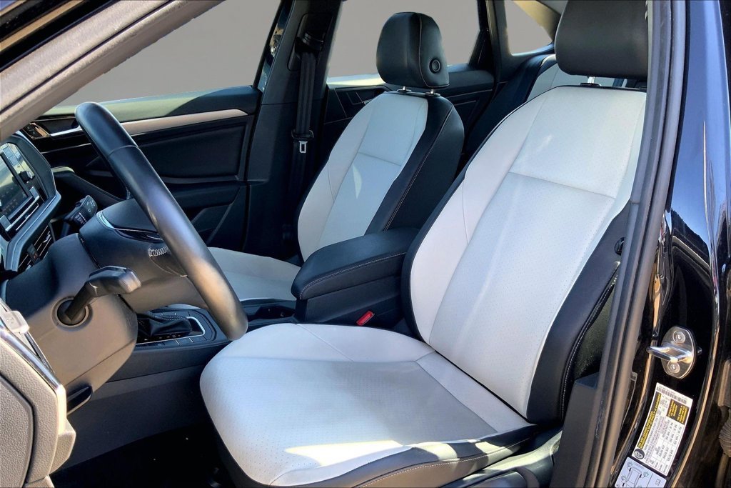 Used 2020 Volkswagen Jetta R-Line FWD image 23