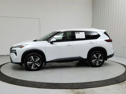 Used 2025 Nissan Rogue SL AWD/4WD image 4