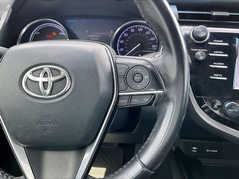 Used 2018 Toyota Camry Hybrid FWD image 25
