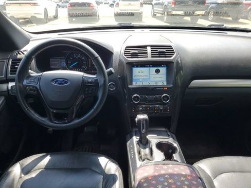 Used 2018 Ford Explorer XLT w/ Equipment Group 202A AWD/4WD image 9