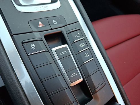 Used 2024 Porsche 718 Boxster image 23