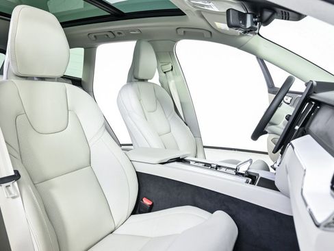 Certified 2026 Volvo XC60 B5 Ultra w/ Protection Package Premier image 26