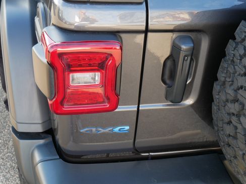 Used 2023 Jeep Wrangler Rubicon w/ Safety Group image 17