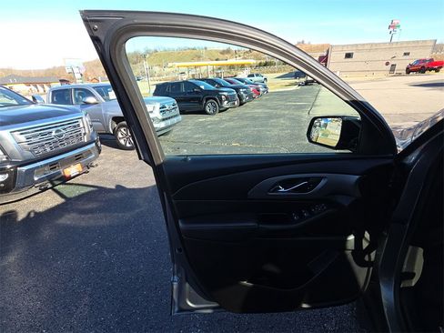 Used 2020 Chevrolet Traverse LS image 12