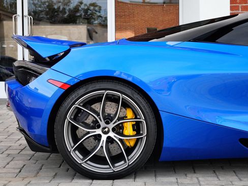 Used 2022 McLaren 720S Luxury RWD image 17