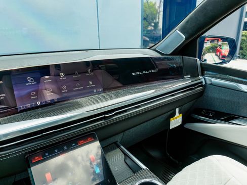 Used 2025 Cadillac Escalade V AWD/4WD image 66