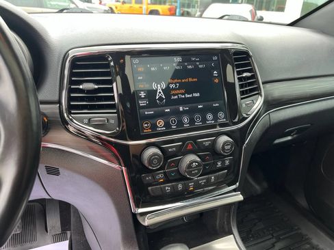 Used 2021 Jeep Grand Cherokee Limited AWD/4WD image 12
