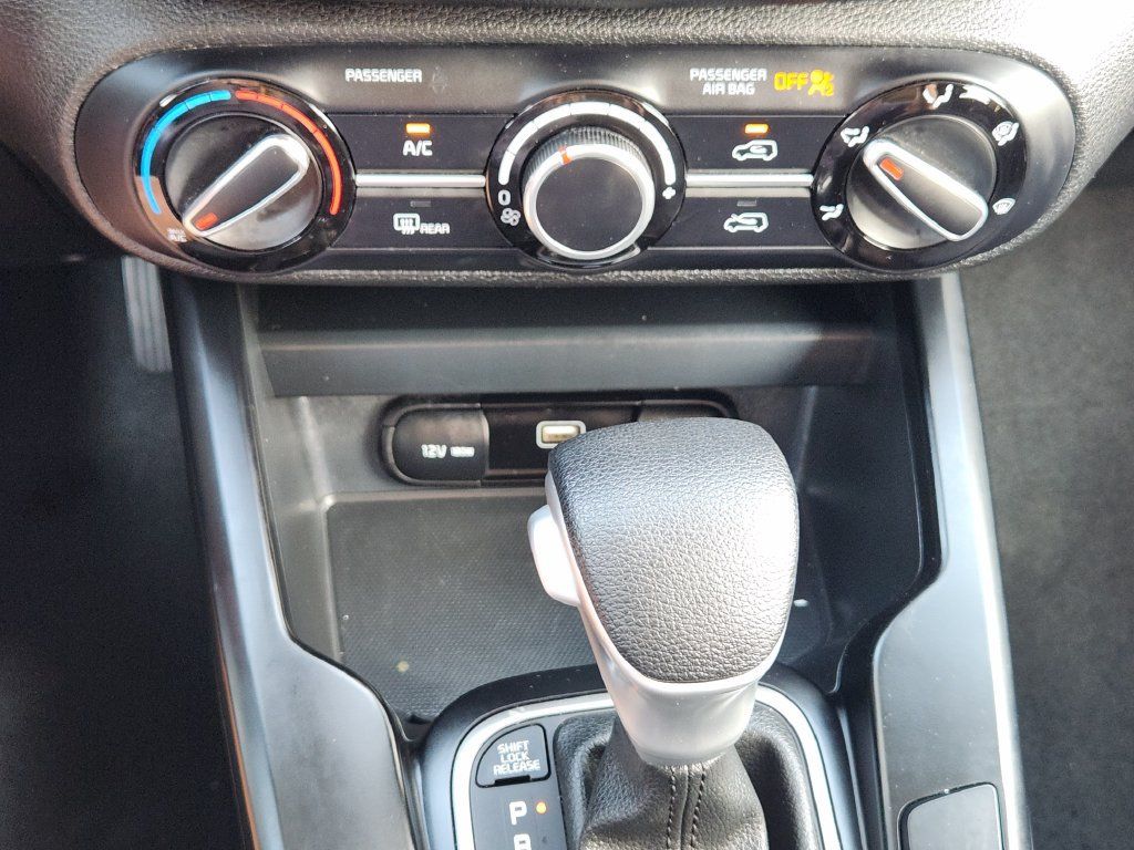 Used 2025 Kia Soul LX w/ LX Technology Package FWD image 20