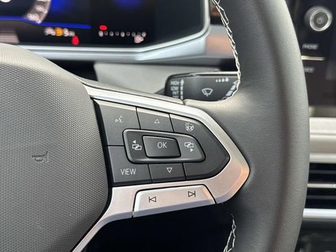 New 2025 Volkswagen Taos SE image 18