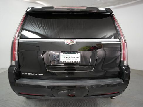 Used 2018 Cadillac Escalade Premium Luxury image 8