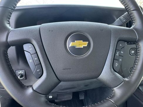 Used 2022 Chevrolet Express 3500 w/ Power Convenience Package RWD image 13