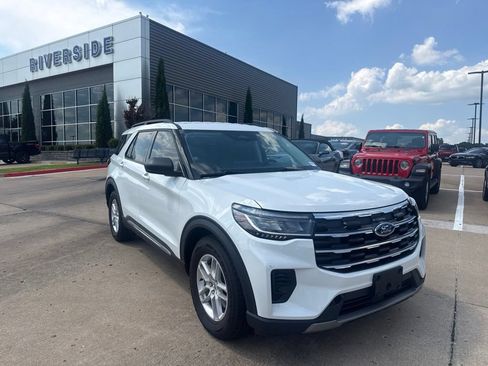 Used 2025 Ford Explorer Active RWD image 1