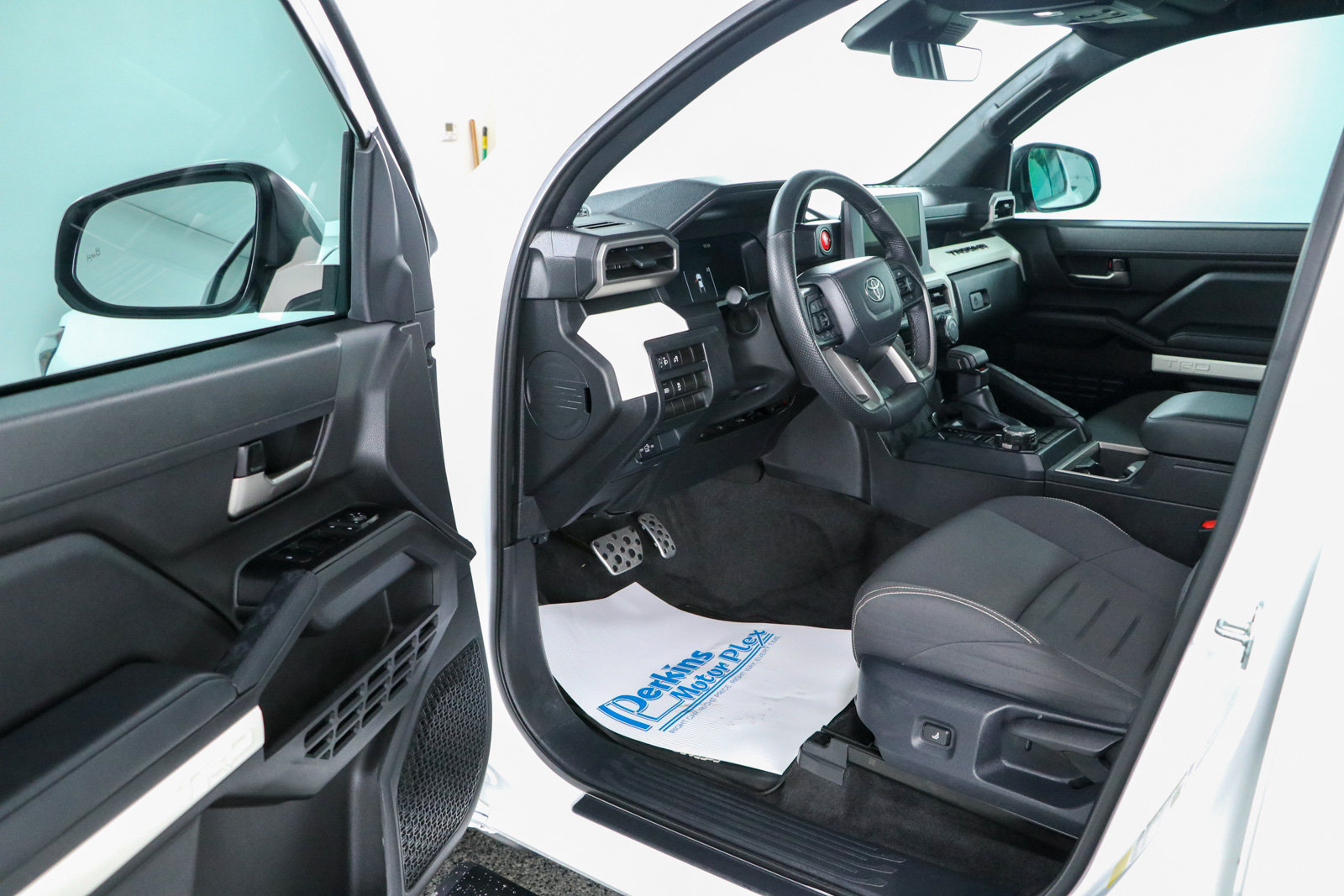 Used 2024 Toyota Tacoma TRD Sport AWD/4WD image 3