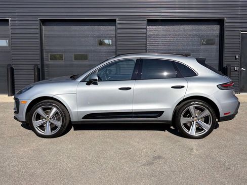 Certified 2025 Porsche Macan image 7