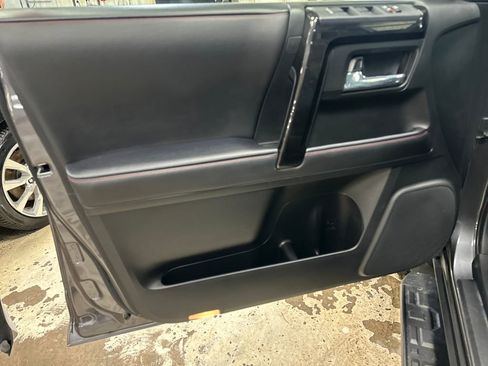 Certified 2022 Toyota 4Runner TRD Off-Road Premium w/ Moonroof Package AWD/4WD image 14