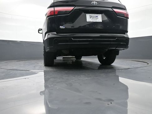 Certified 2023 Toyota Sequoia Platinum image 33