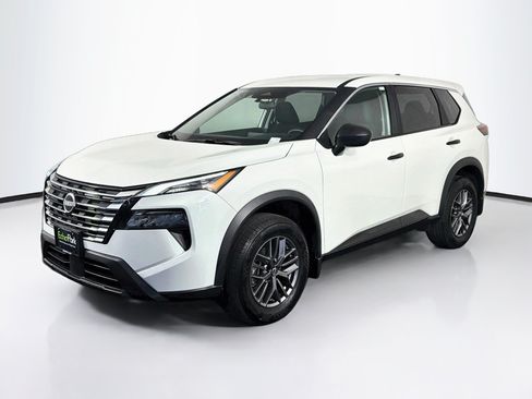 Used 2026 Nissan Rogue S FWD image 3