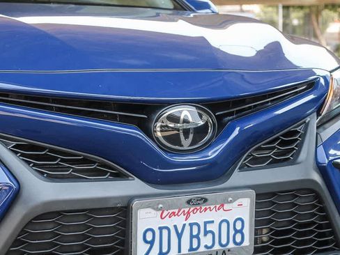 Used 2023 Toyota Camry SE image 5