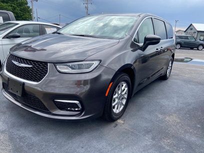 Used 2023 Chrysler Pacifica Touring-L