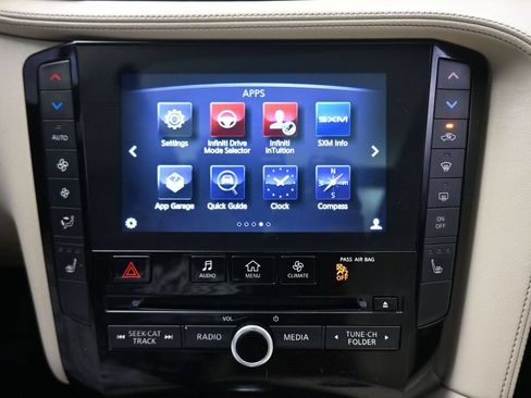 Used 2019 INFINITI QX50 Luxe w/ Navigation Package FWD image 17