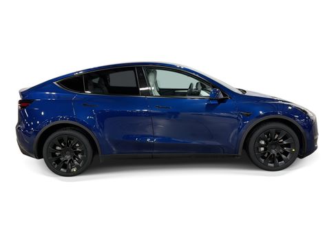 Certified 2023 Tesla Model Y Long Range AWD/4WD image 7
