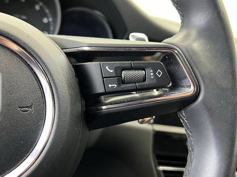 Used 2024 Porsche Macan AWD/4WD image 9
