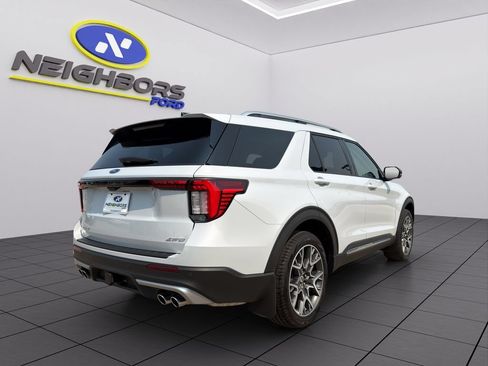 Used 2025 Ford Explorer Platinum w/ Ultimate Package AWD/4WD image 6