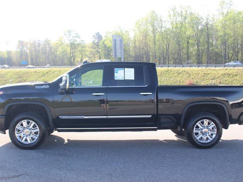 Used 2025 Chevrolet Silverado 2500 High Country w/ Technology Package AWD/4WD image 4