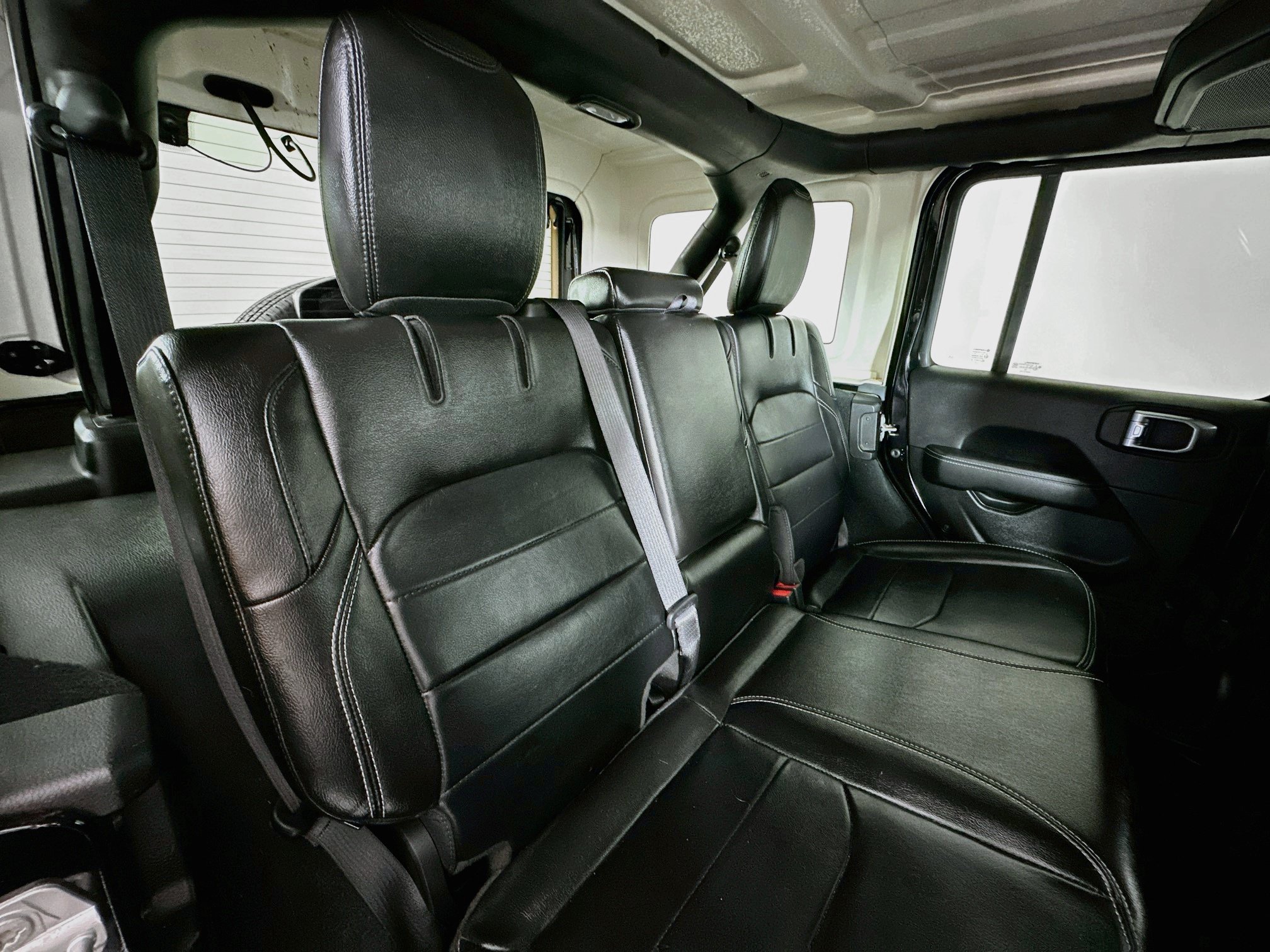 Used 2023 Jeep Wrangler Unlimited Sahara AWD/4WD image 25