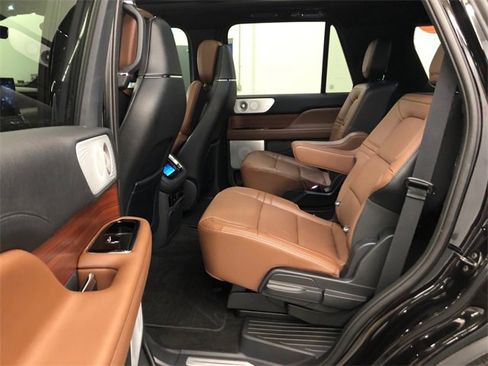 Used 2024 Lincoln Navigator Reserve image 32