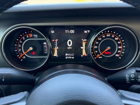Used 2020 Jeep Wrangler Sport AWD/4WD image 19