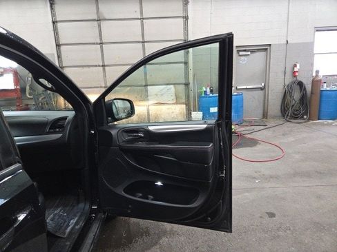 Used 2019 Dodge Grand Caravan GT image 29