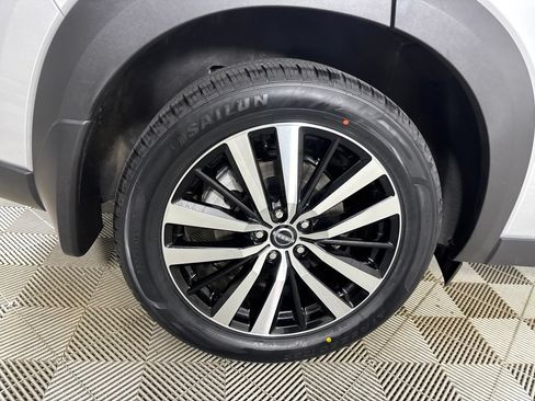 Used 2025 Nissan Pathfinder Platinum w/ Cargo Package FWD image 39