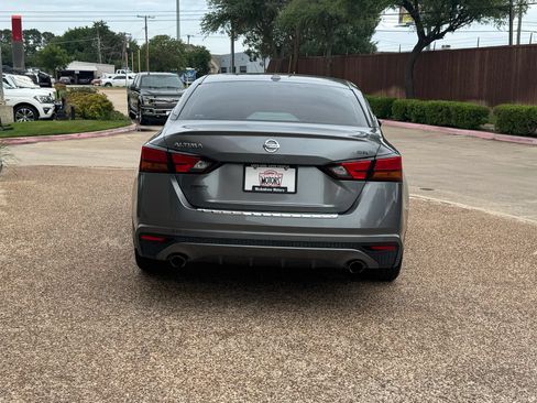 Used 2022 Nissan Altima 2.5 SR FWD image 9