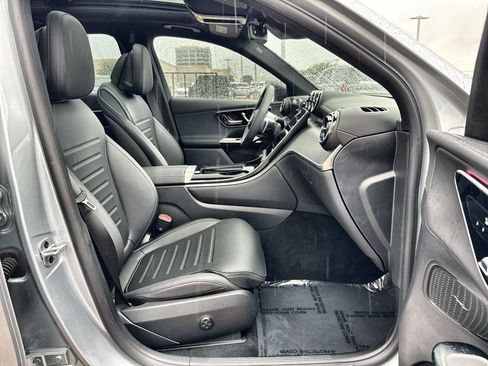 Used 2025 Mercedes-Benz GLC 350e 4MATIC image 9
