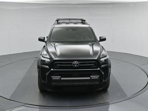 Used 2025 Toyota 4Runner SR5 AWD/4WD image 41