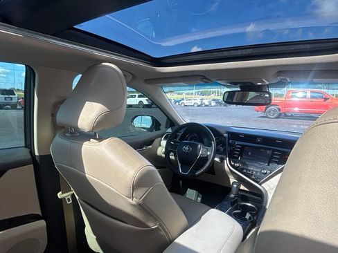 Used 2018 Toyota Camry XLE FWD image 29