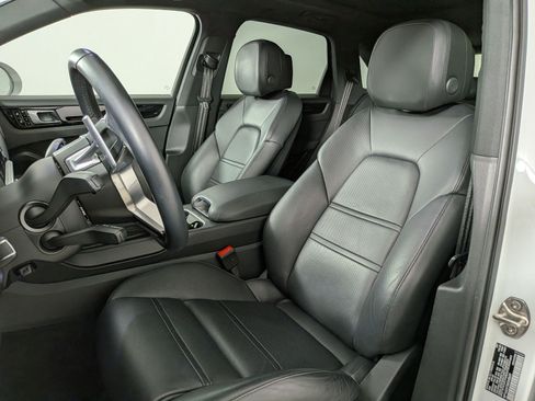 Certified 2021 Porsche Cayenne AWD/4WD image 5