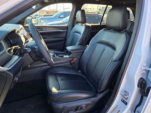 New 2025 Jeep Grand Cherokee Limited image 15