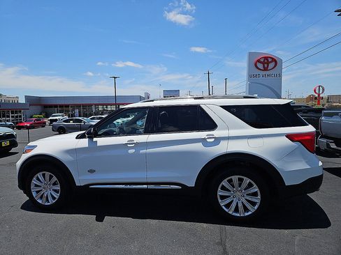 Used 2021 Ford Explorer King Ranch w/ Premium Technology Package AWD/4WD image 2