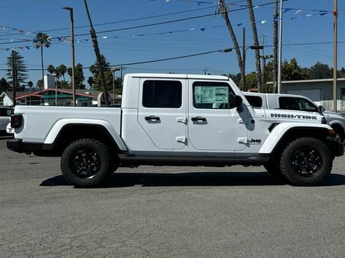 New 2025 Jeep Gladiator Sport image 3