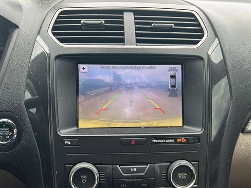 Used 2019 Ford Explorer XLT w/ Equipment Group 202A FWD image 9