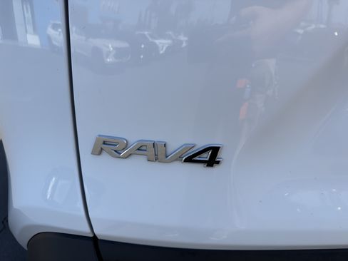 Used 2025 Toyota RAV4 XLE FWD image 38