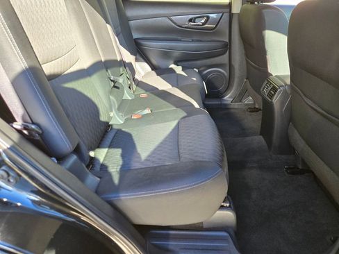 Used 2020 Nissan Rogue SV image 18