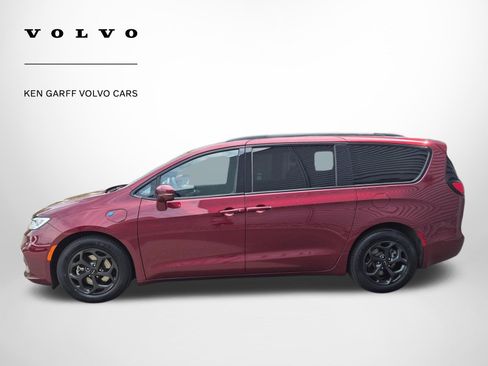 Used 2021 Chrysler Pacifica Limited w/ Uconnect Theater Family Group FWD image 7