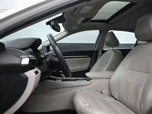 Used 2020 Nissan Altima 2.0 Platinum FWD image 10