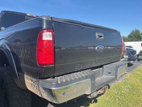 Used 2011 Ford F250 Lariat w/ Lariat Ultimate Pkg image 4