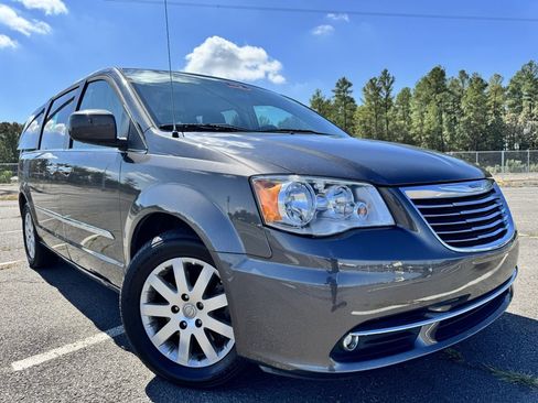 Used 2015 Chrysler Town & Country Touring w/ Driver Convenience Group image 1