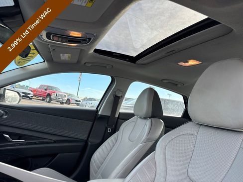 Certified 2024 Hyundai Elantra Limited image 39